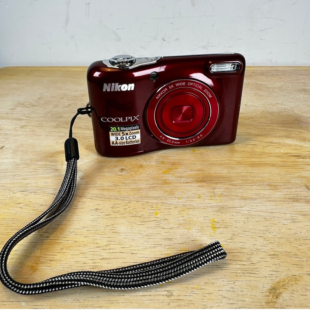 Nikon Coolpix L30 Digital Camera Red 5X Zoom 20.1MP 3.0" LCD TESTED and WORKING